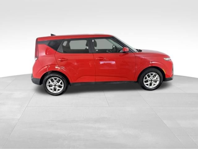 Certified 2022 Kia Soul LX w/ Technology Package FWD image 6