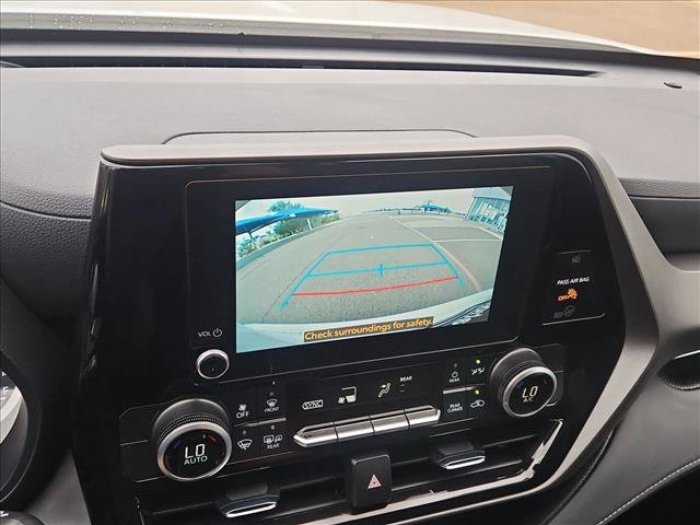 Used 2025 Toyota Highlander LE FWD image 13