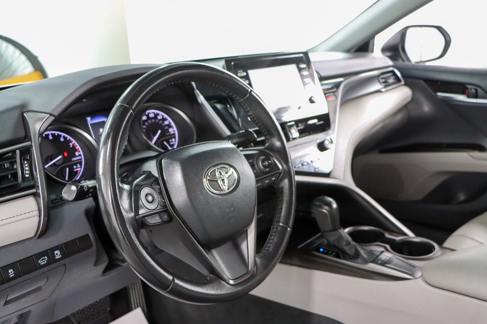 Used 2023 Toyota Camry SE FWD image 22