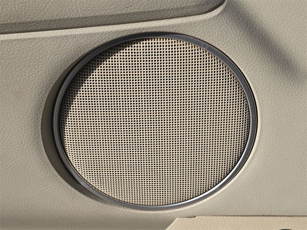 Used 2006 Lincoln Town Car Signature image 25