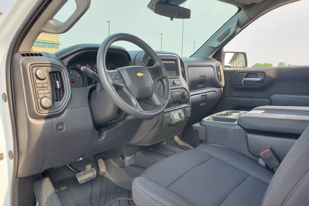 Used 2026 Chevrolet Silverado 1500 W/T w/ WT Safety Package AWD/4WD image 3