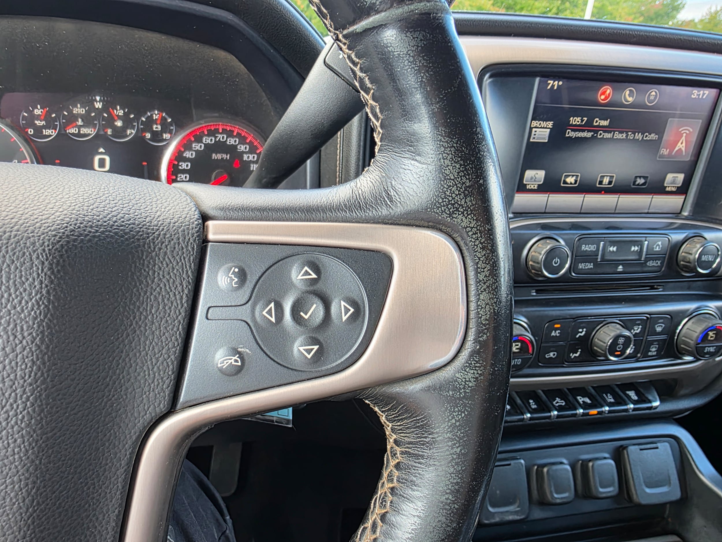 Used 2015 GMC Sierra 2500 Denali w/ Duramax Plus Package AWD/4WD image 17
