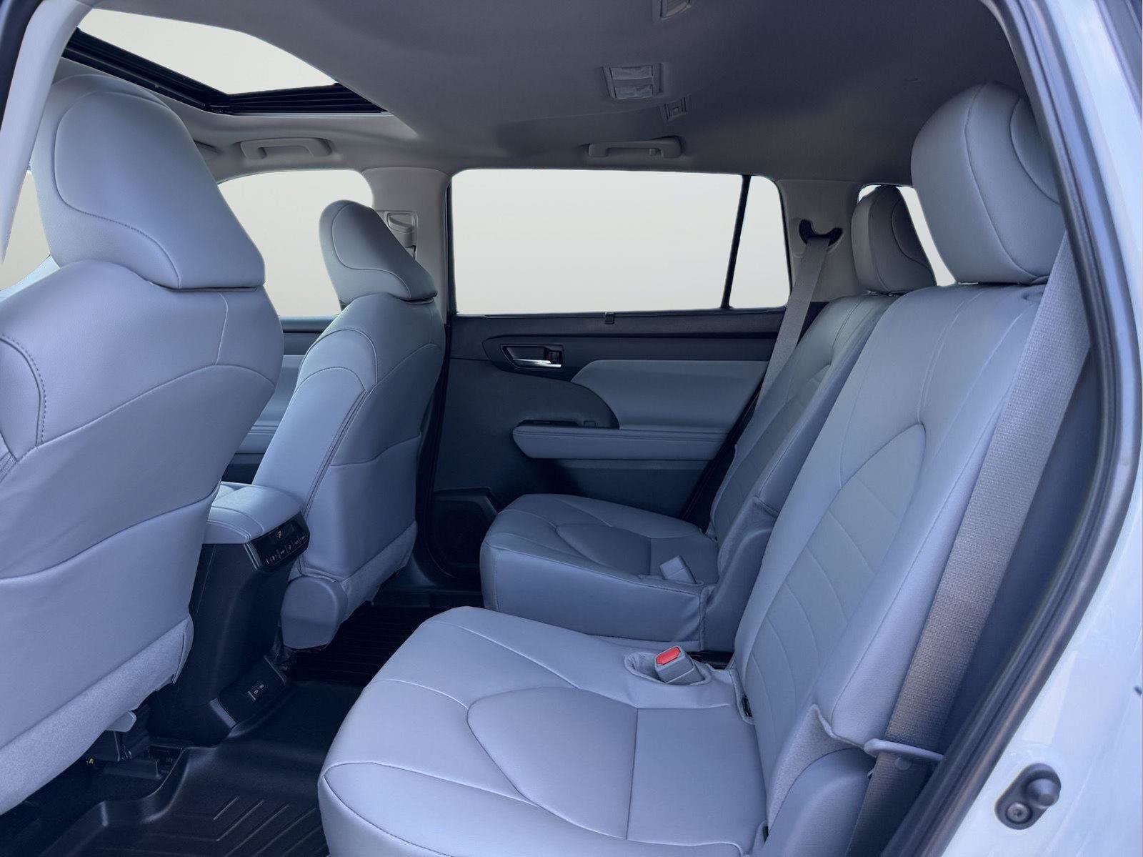 New 2026 Toyota Highlander XLE AWD/4WD image 15
