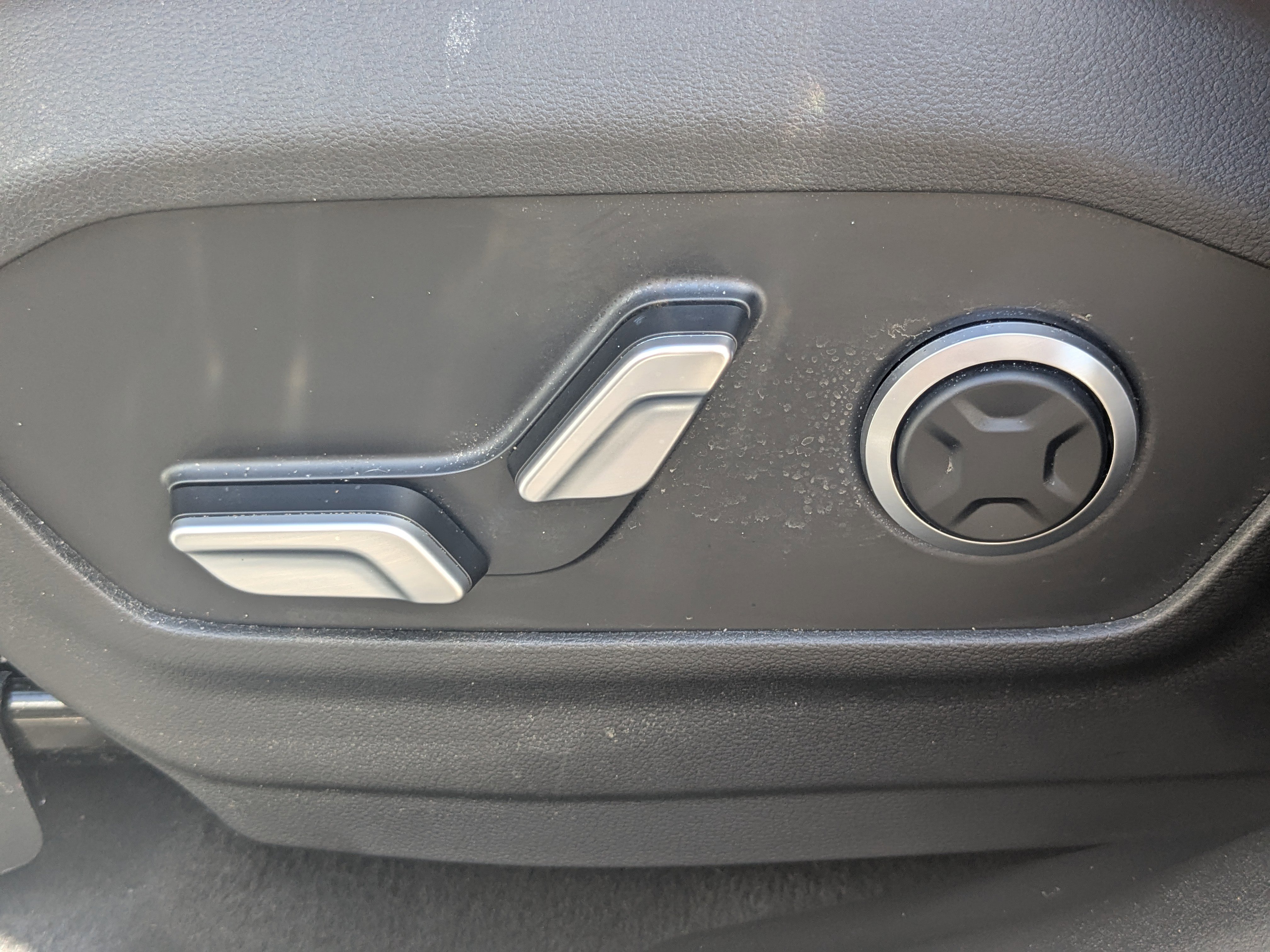 Used 2025 Hyundai Santa Fe Limited image 28