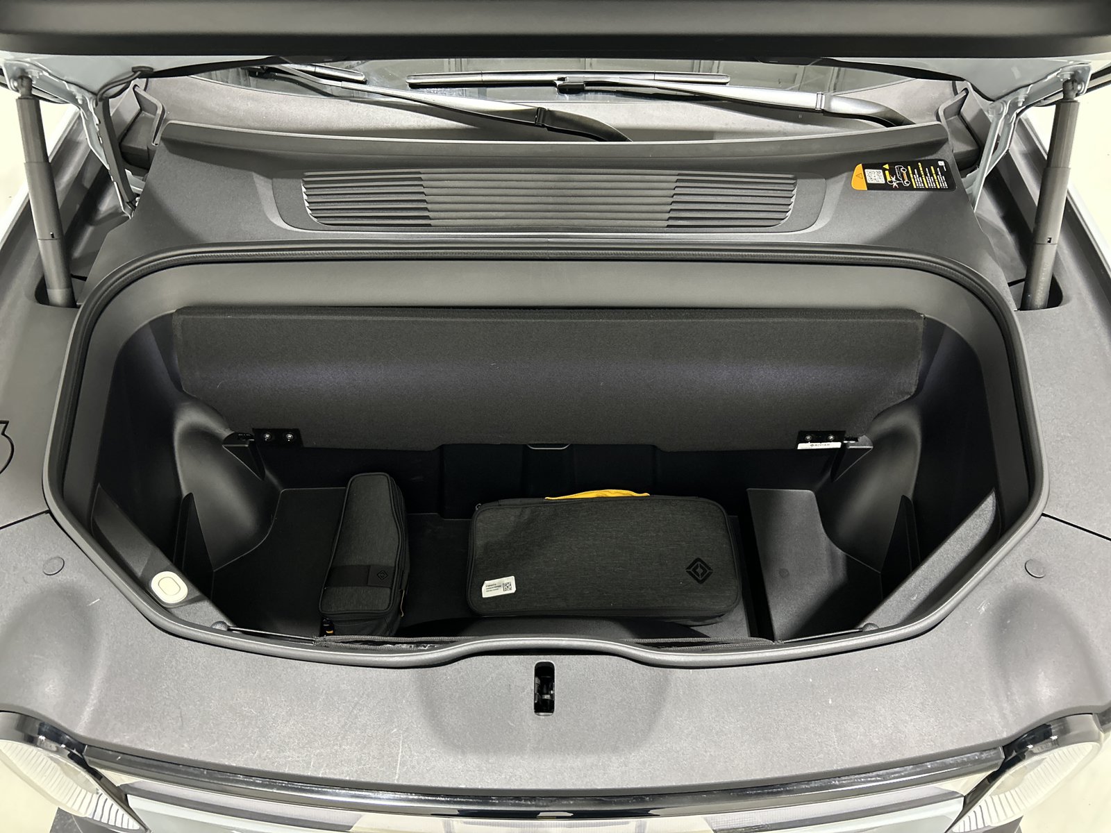 Used 2024 Rivian R1S Adventure AWD/4WD image 14