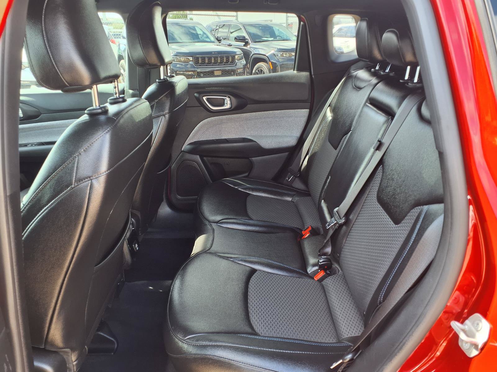 Used 2024 Jeep Compass Latitude AWD/4WD image 15