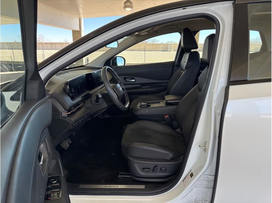 Used 2023 Nissan Ariya AWD image 10