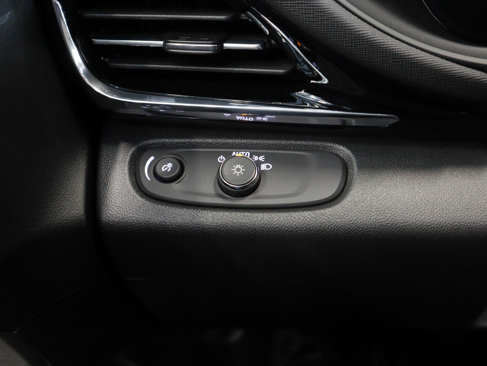 Used 2025 Buick Envista Sport Touring w/ Convenience II Package image 25