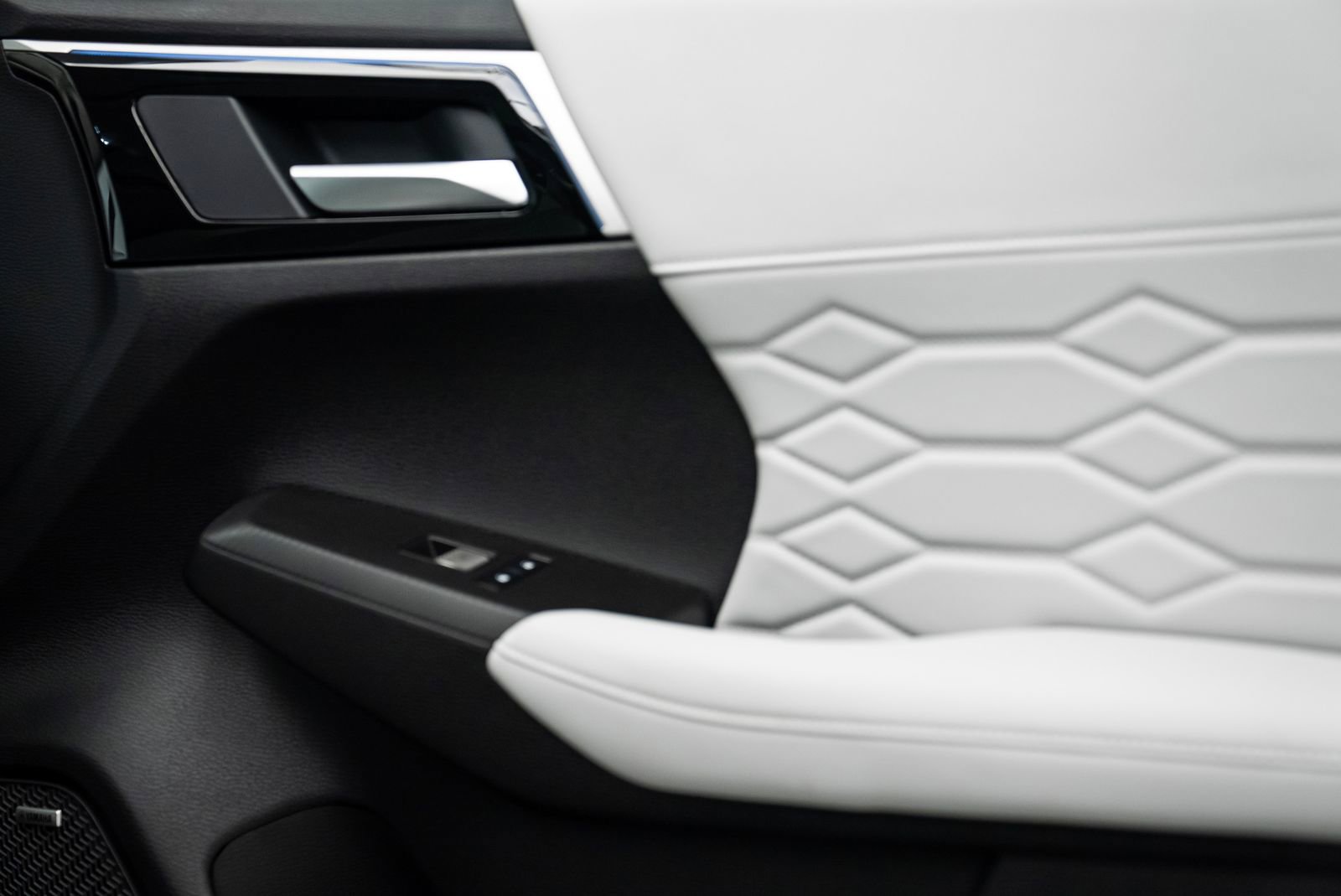 New 2025 Mitsubishi Outlander SEL image 25