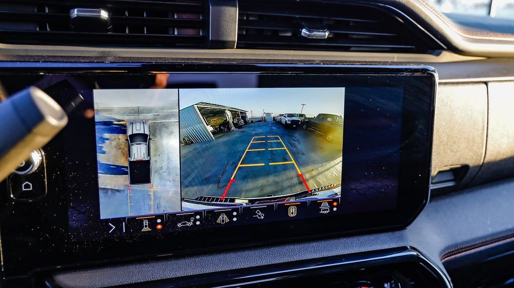 Used 2025 GMC Sierra 2500 AT4 image 27