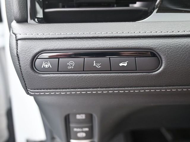 Used 2025 INFINITI QX80 Sensory image 16