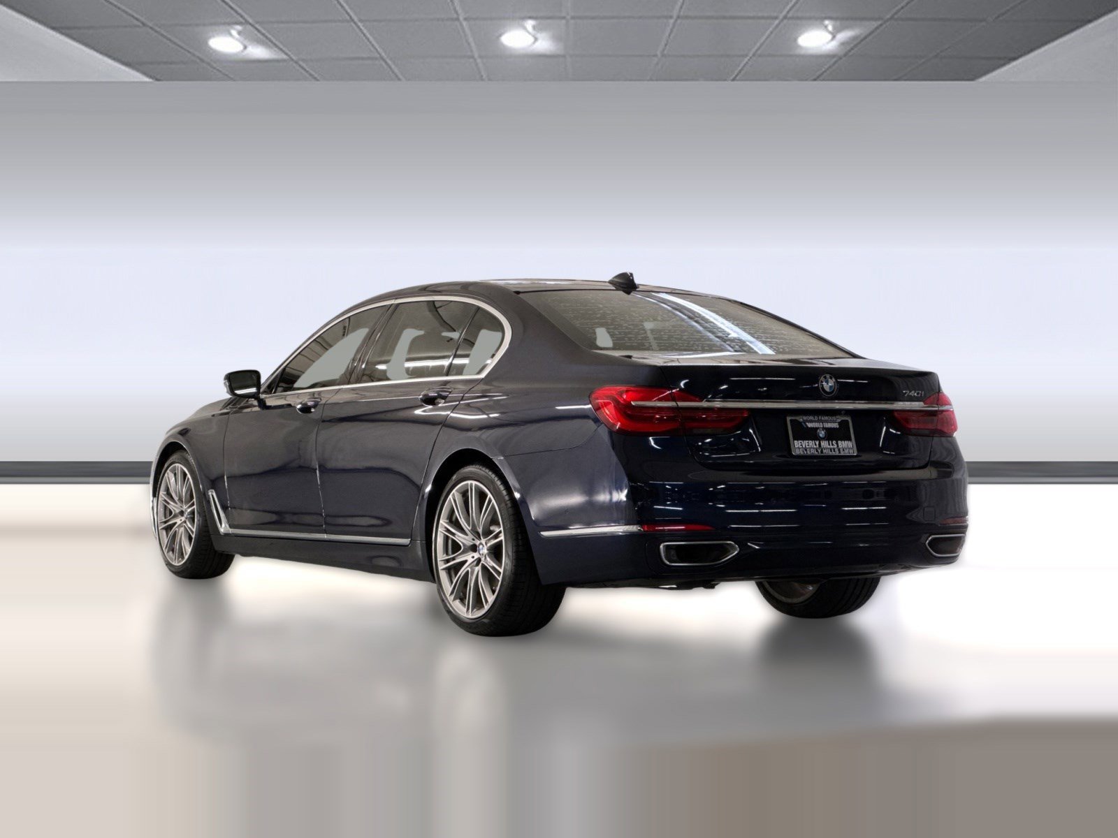 Used 2019 BMW 740i w/ Executive Package image 3