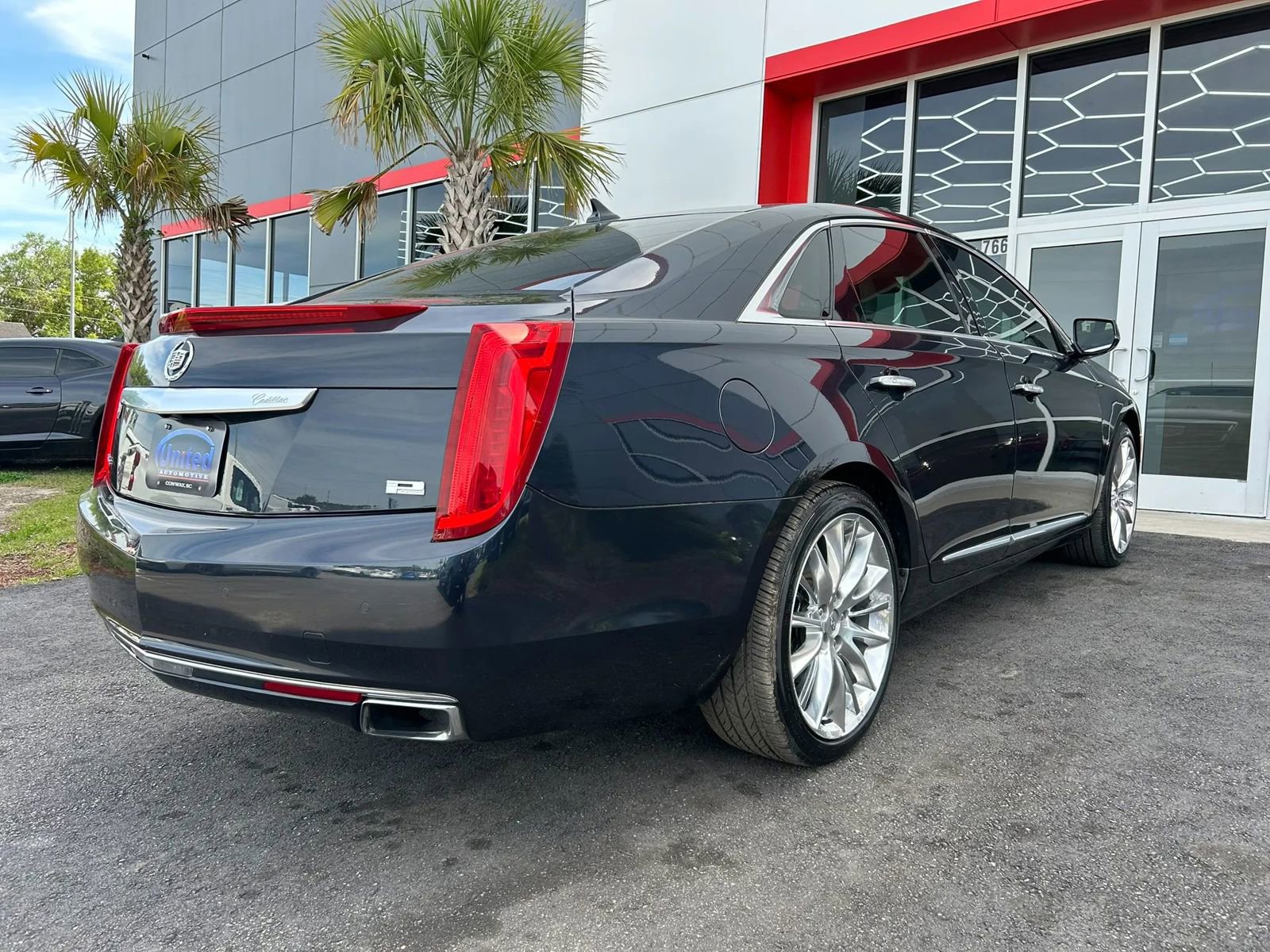 Used 2013 Cadillac XTS Platinum w/ Driver Assist Package AWD/4WD image 4