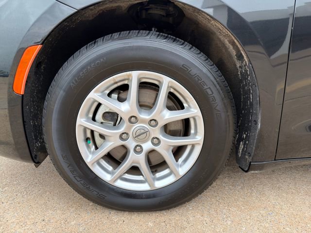 Used 2023 Chrysler Pacifica Touring-L FWD image 8