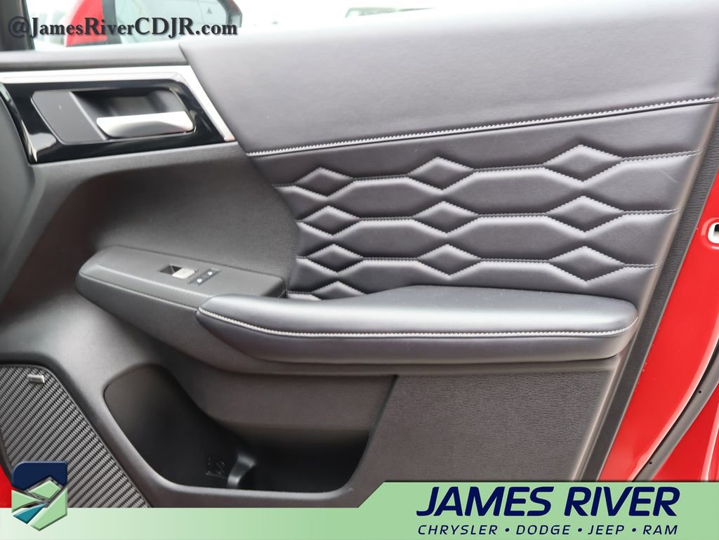 Used 2025 Mitsubishi Outlander SEL image 8