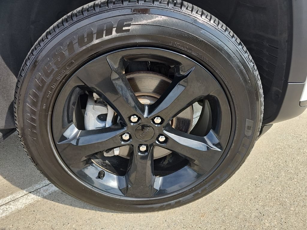 Certified 2025 Jeep Grand Cherokee L Altitude AWD/4WD image 2