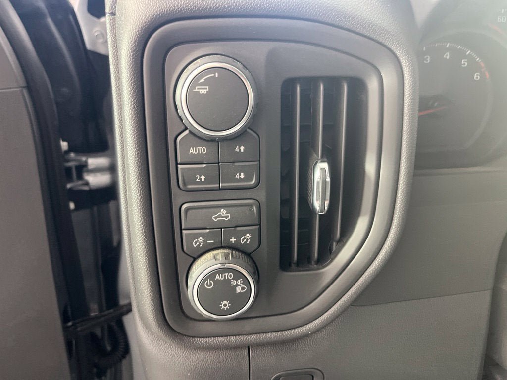 New 2026 Chevrolet Silverado 1500 Custom Trail Boss w/ Turbomax Blackout Package AWD/4WD image 23