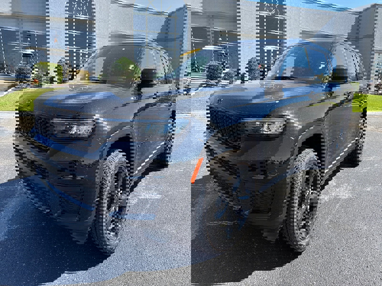 New 2025 Jeep Grand Cherokee L Laredo image 2