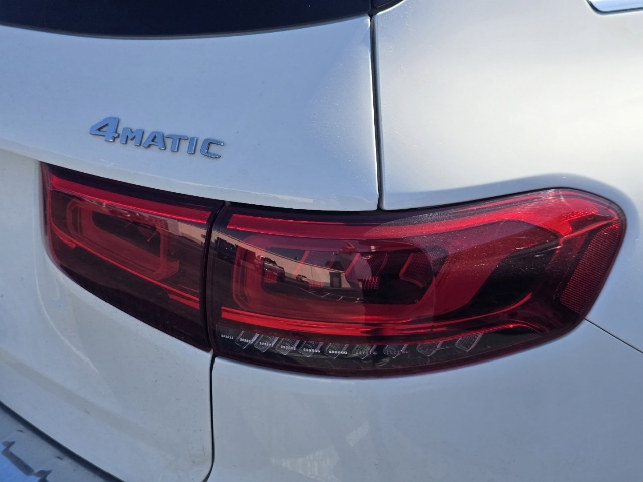 Used 2022 Mercedes-Benz GLB 250 4MATIC image 11