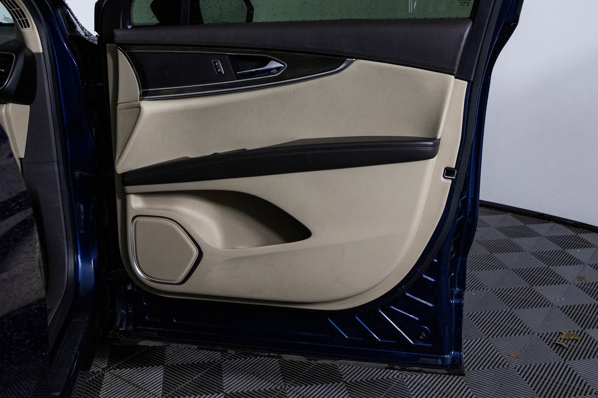 Used 2017 Lincoln MKX Reserve image 41