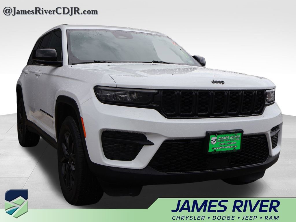 Used 2025 Jeep Grand Cherokee Altitude AWD/4WD image 6
