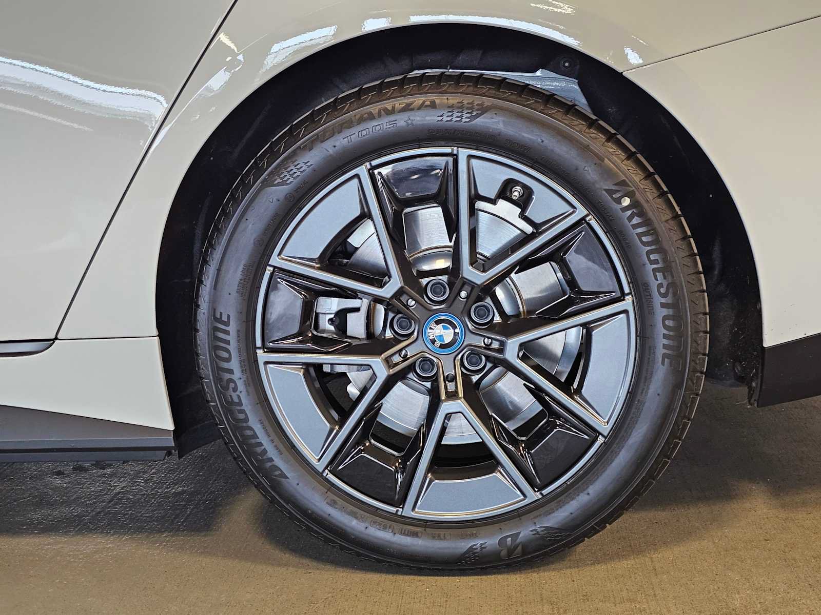 Used 2023 BMW i4 eDrive35 RWD image 8