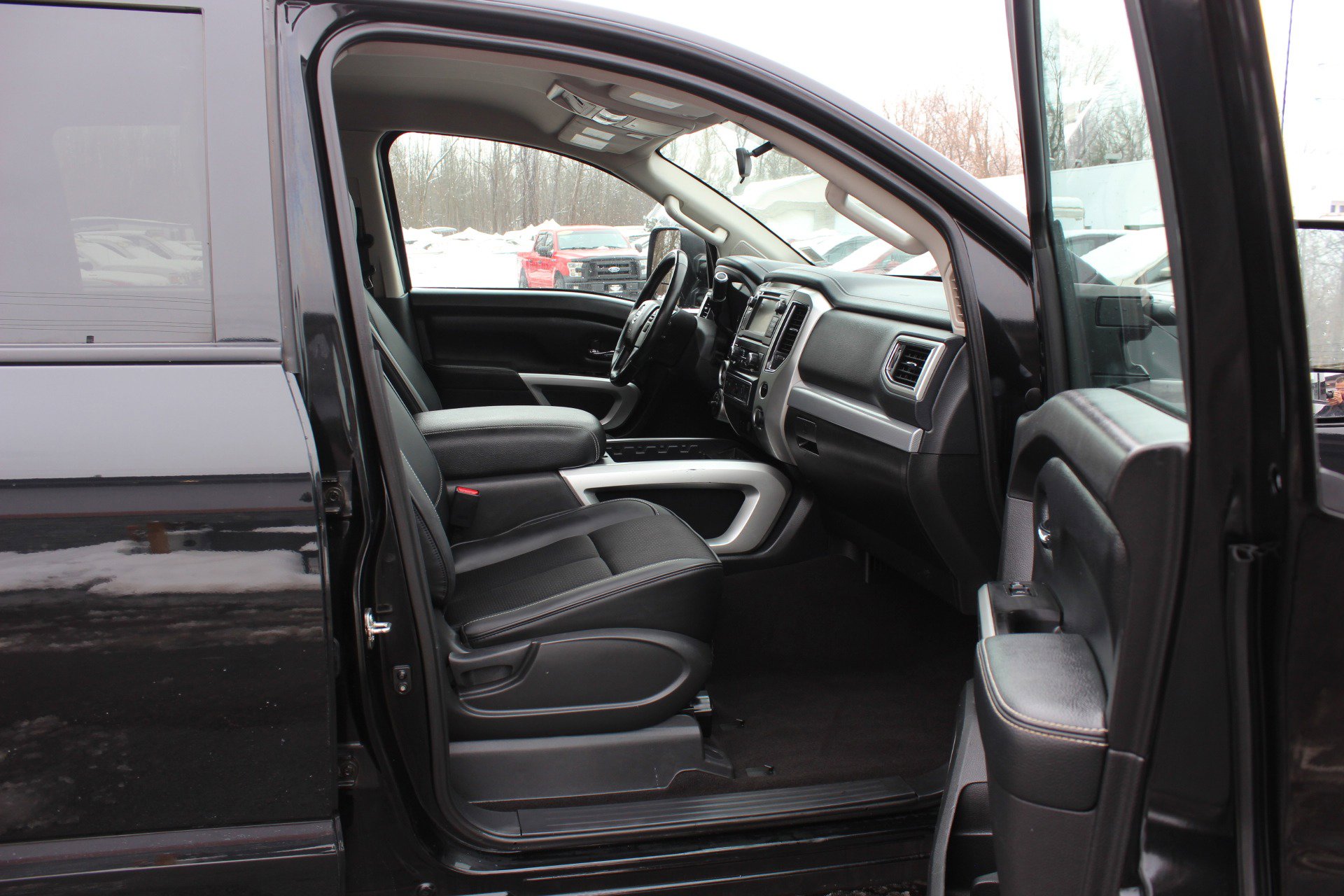 Used 2019 Nissan Titan PRO-4X w/ Pro-4x Utility Package image 39