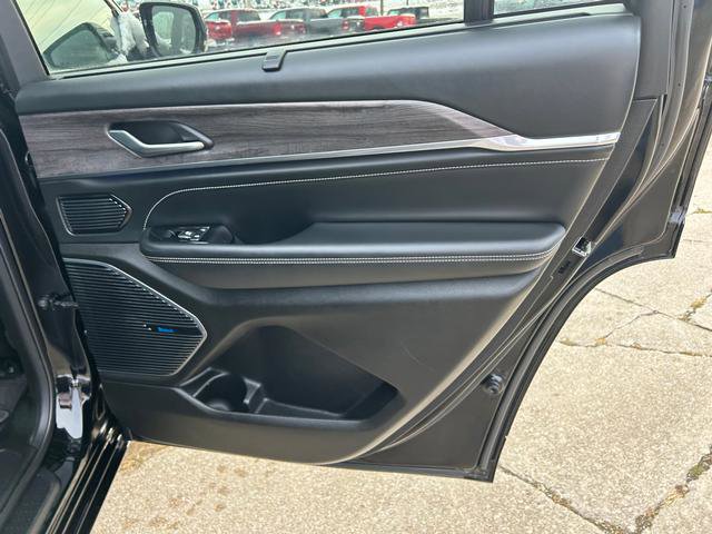 Used 2021 Jeep Grand Cherokee L Overland w/ Luxury Tech Group IV image 20