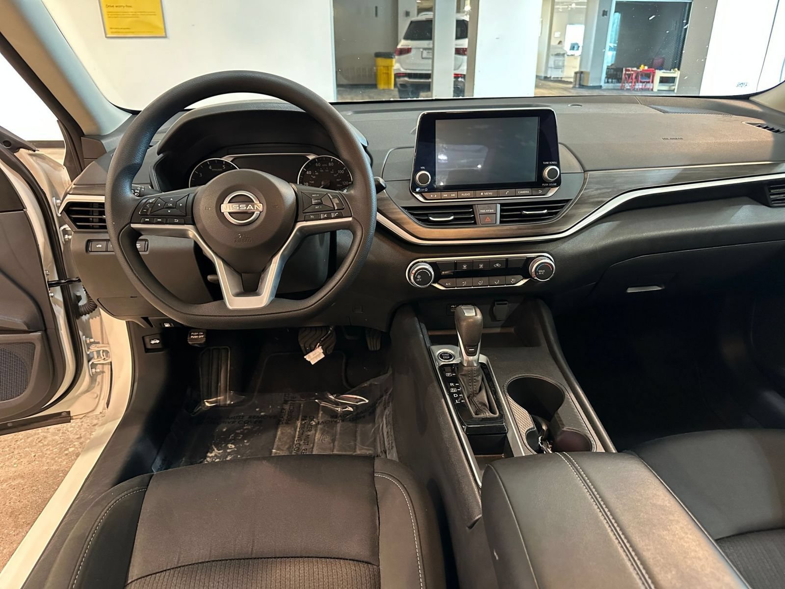 Used 2025 Nissan Altima 2.5 SV FWD image 33