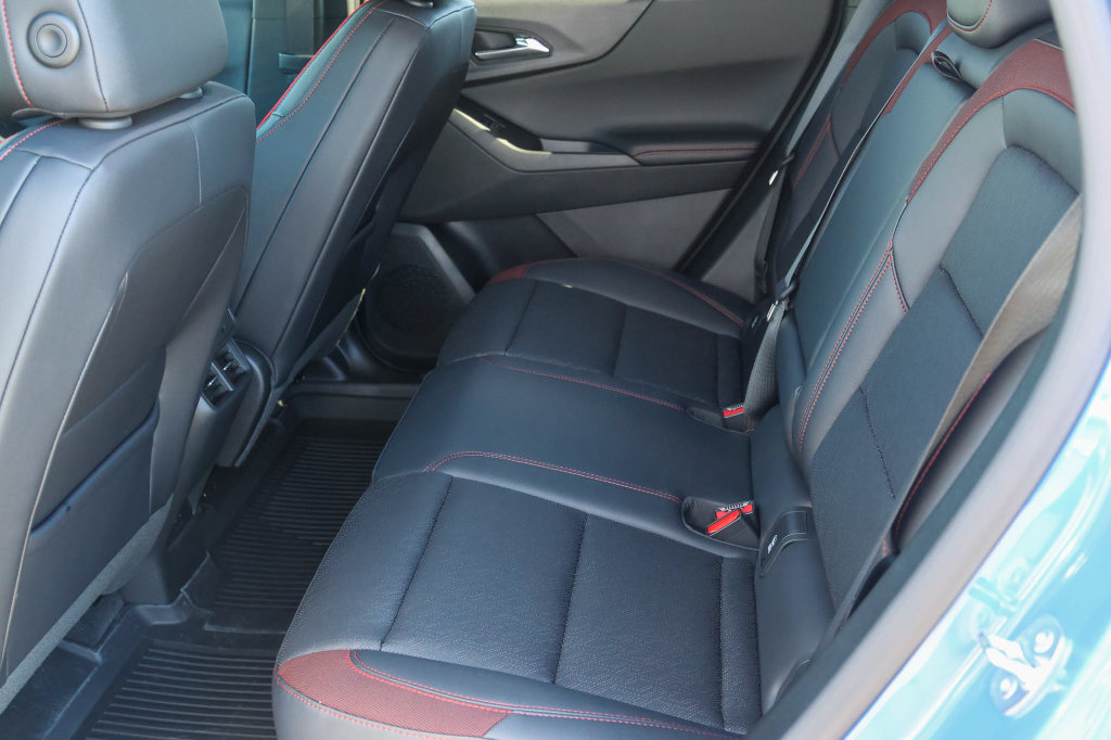 New 2027 Chevrolet Equinox RS w/ Safety and Technology Package AWD/4WD image 14