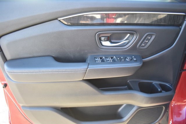 Used 2025 Honda Pilot Elite image 12