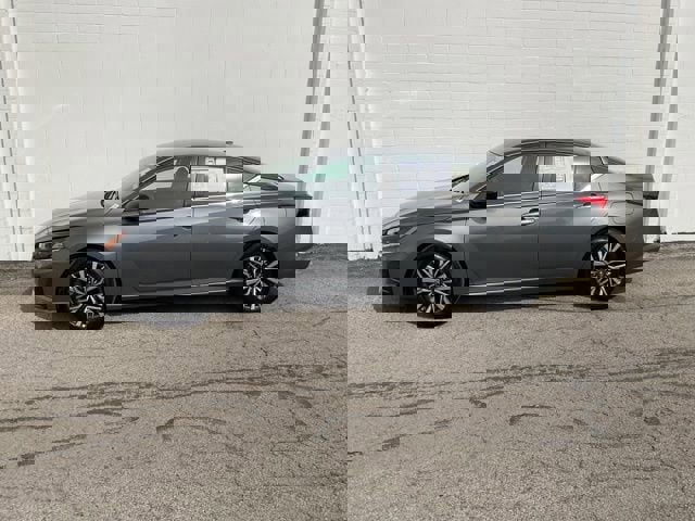 Used 2025 Nissan Altima 2.5 SV image 29