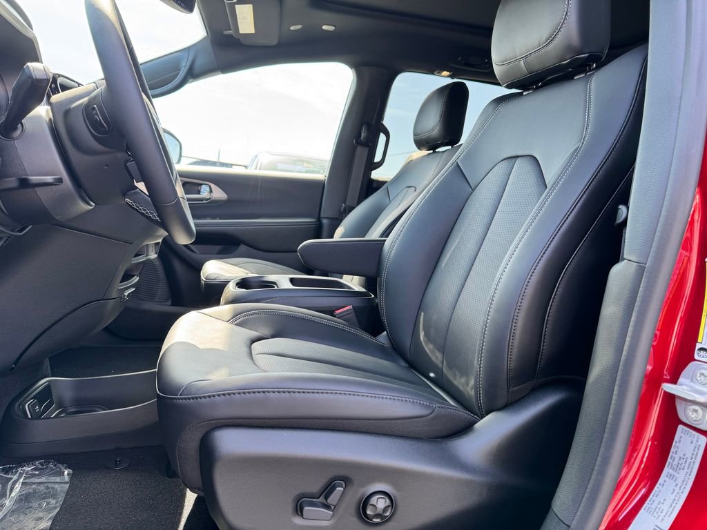 New 2026 Chrysler Pacifica Select image 17