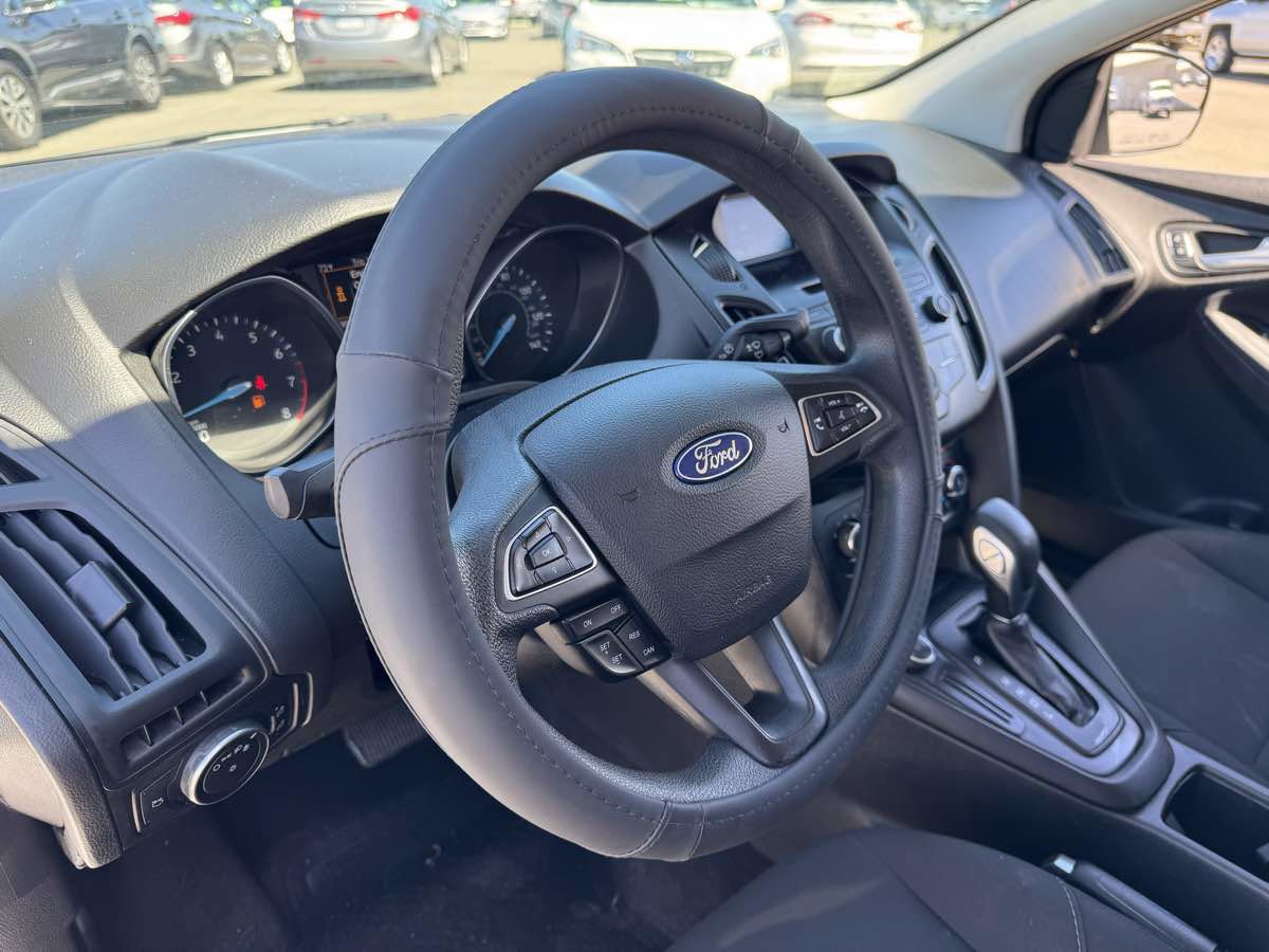 Used 2017 Ford Focus SE FWD image 22