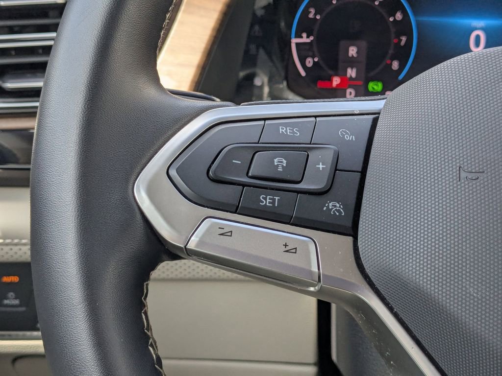 Used 2025 Volkswagen Atlas SE FWD image 16