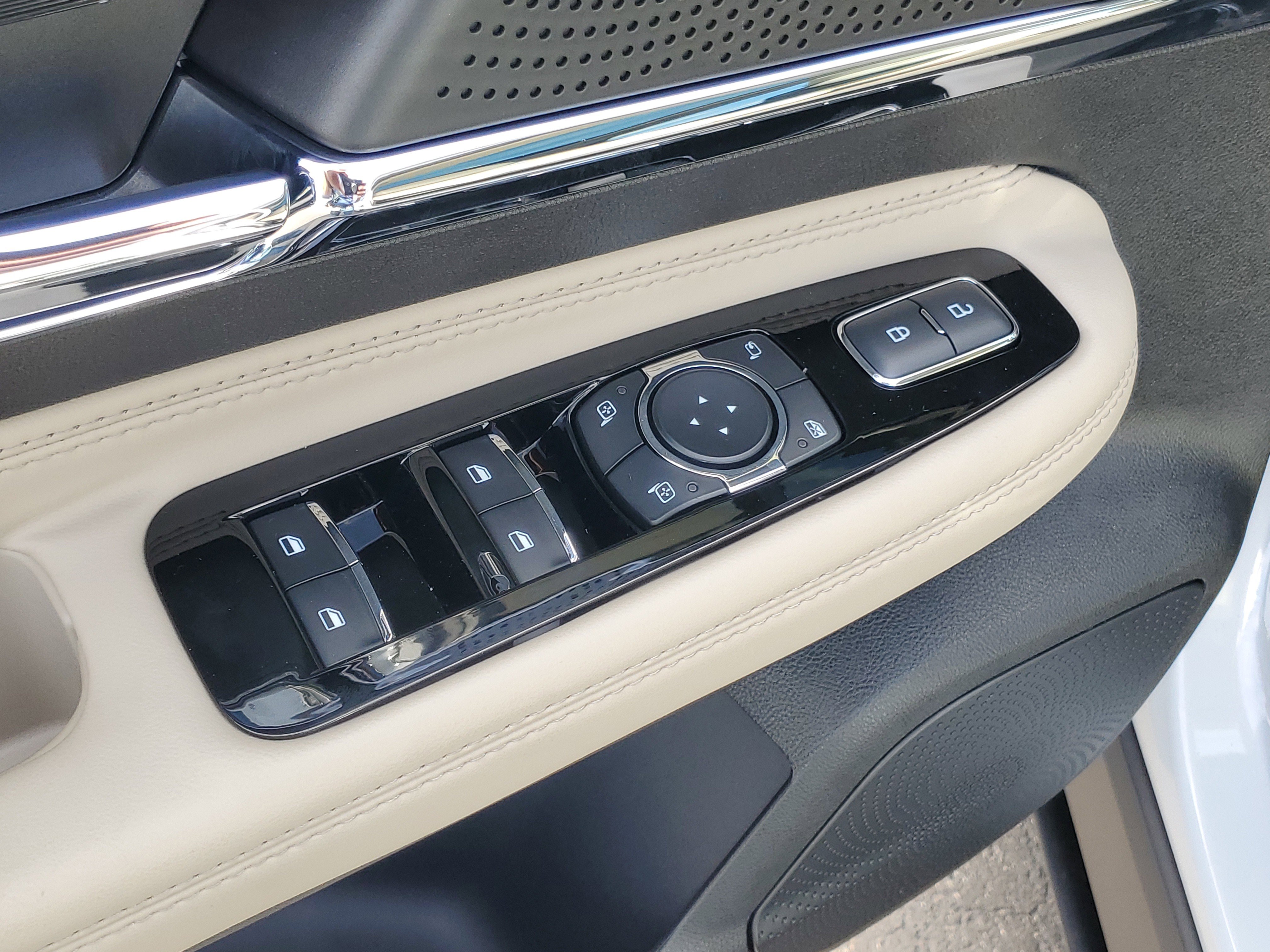 New 2026 Lincoln Corsair Reserve w/ Jet Appearance Package image 10