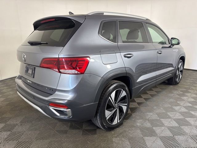 Certified 2024 Volkswagen Taos SE AWD/4WD image 3