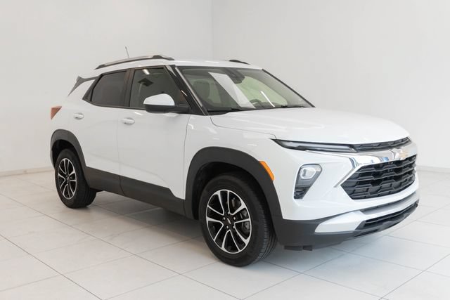 Used 2025 Chevrolet TrailBlazer LT AWD/4WD image 17