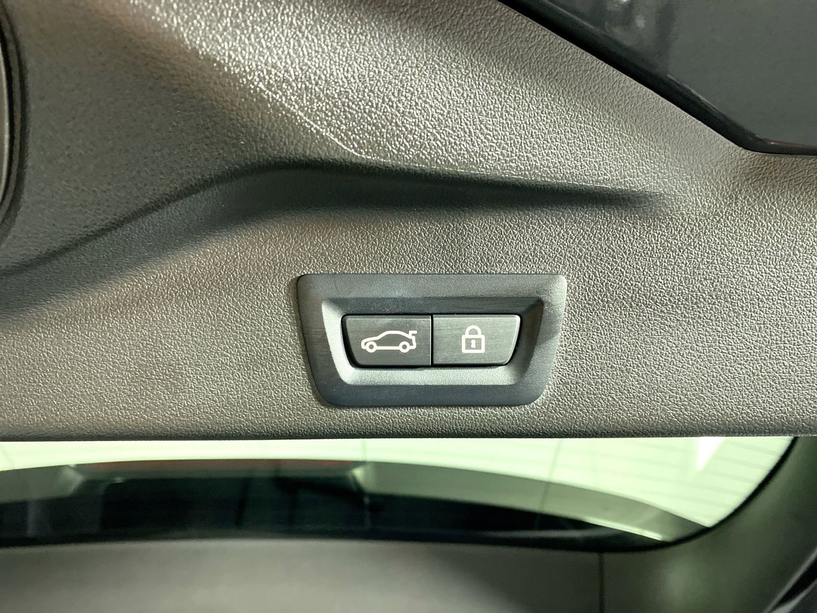 Used 2022 BMW X5 xDrive40i w/ Premium Package image 34