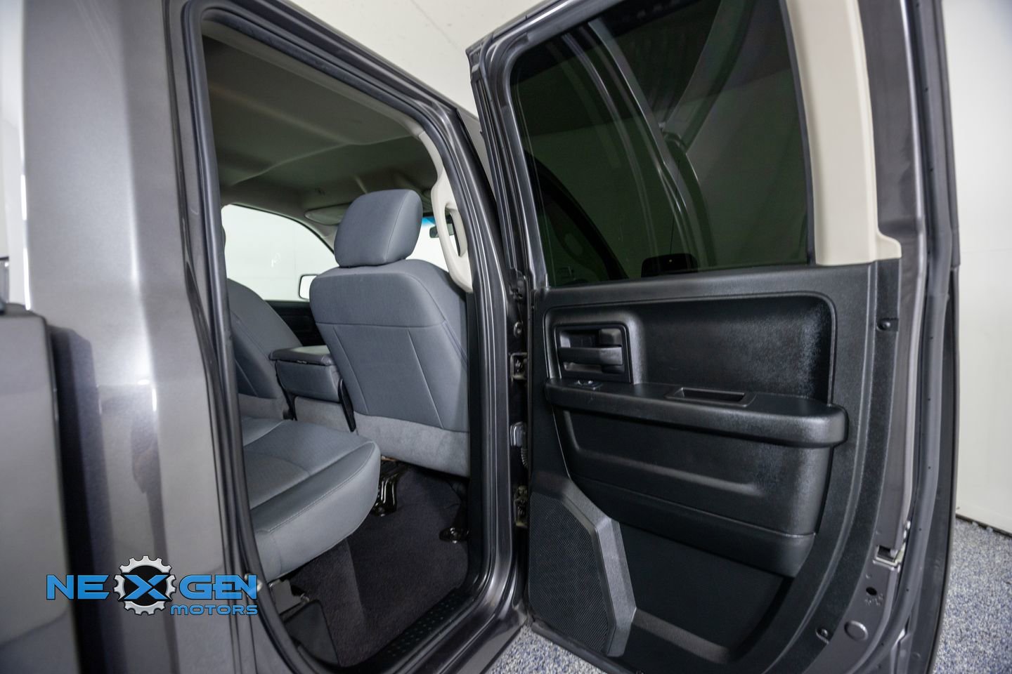 Used 2018 RAM 1500 Express w/ Express Value Package AWD/4WD image 32