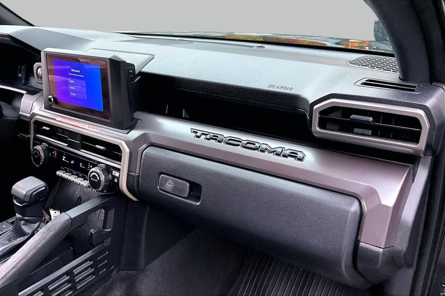 Certified 2025 Toyota Tacoma SR5 AWD/4WD image 17