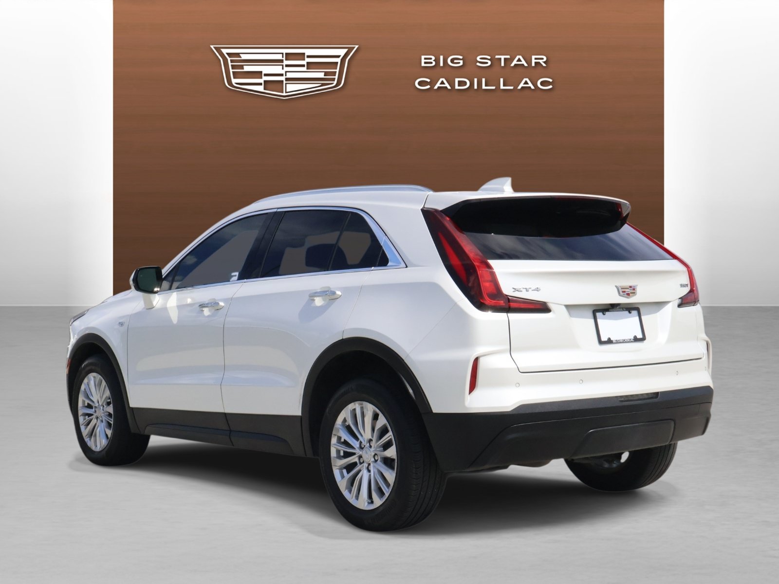 Certified 2024 Cadillac XT4 Luxury w/ Cold Weather Package FWD image 3