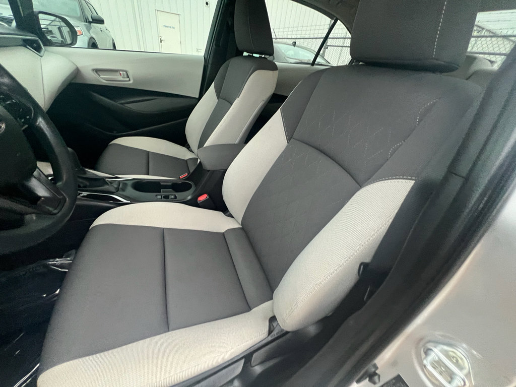 Used 2025 Toyota Corolla LE FWD image 12