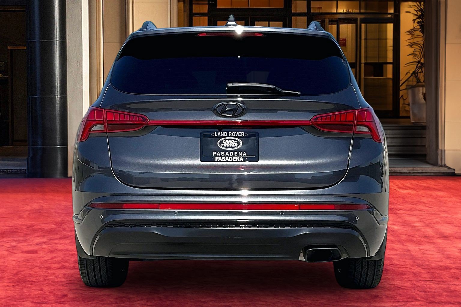 Used 2023 Hyundai Santa Fe Calligraphy FWD image 4