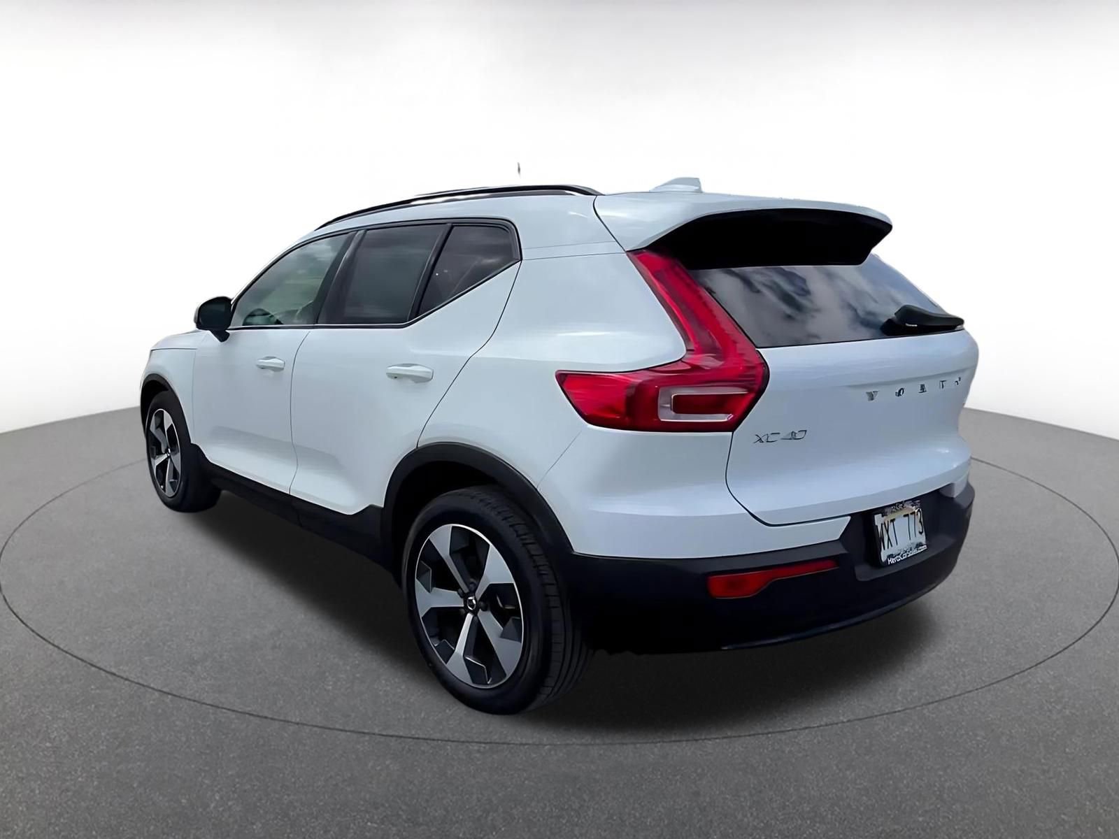 Used 2024 Volvo XC40 B5 Core AWD/4WD image 11