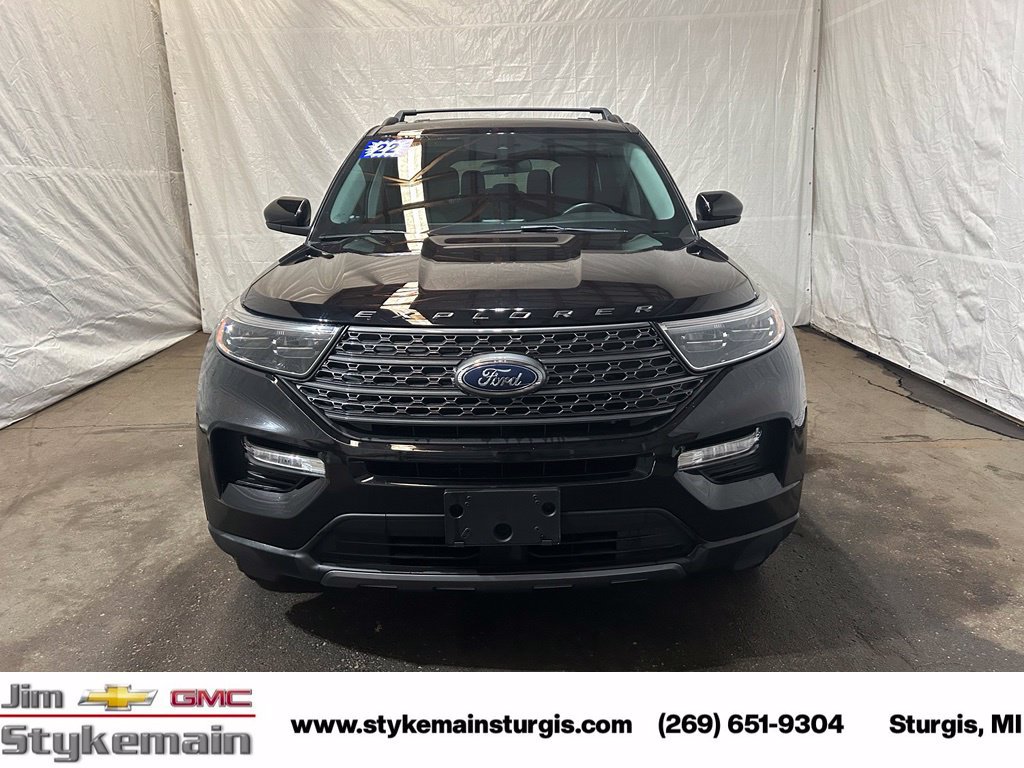 Used 2022 Ford Explorer XLT w/ XLT Sport Appearance Package AWD/4WD image 12