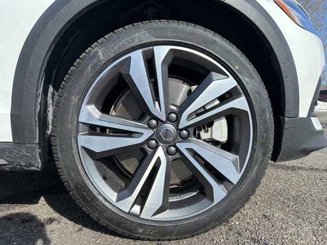 Certified 2025 Volvo V60 B5 Cross Country Plus image 11