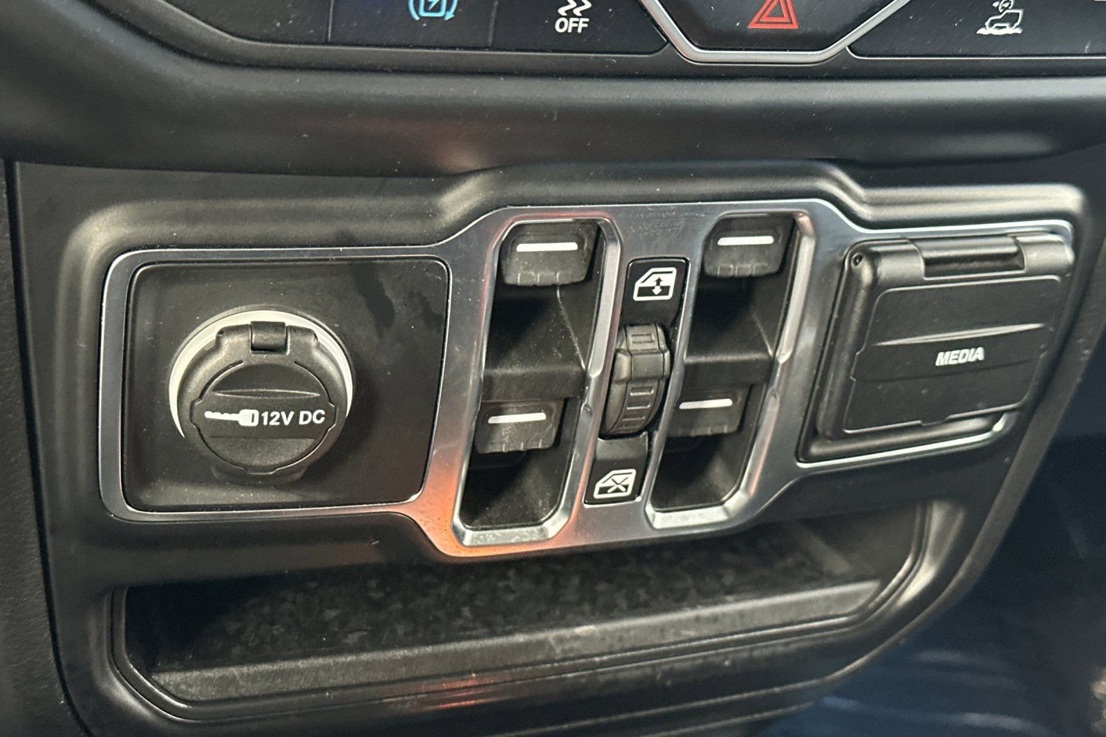 Used 2023 Jeep Wrangler Unlimited w/ Cold Weather Group image 31