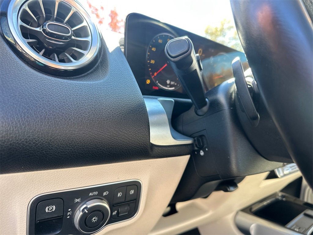 Used 2023 Mercedes-Benz GLB 250 4MATIC image 32