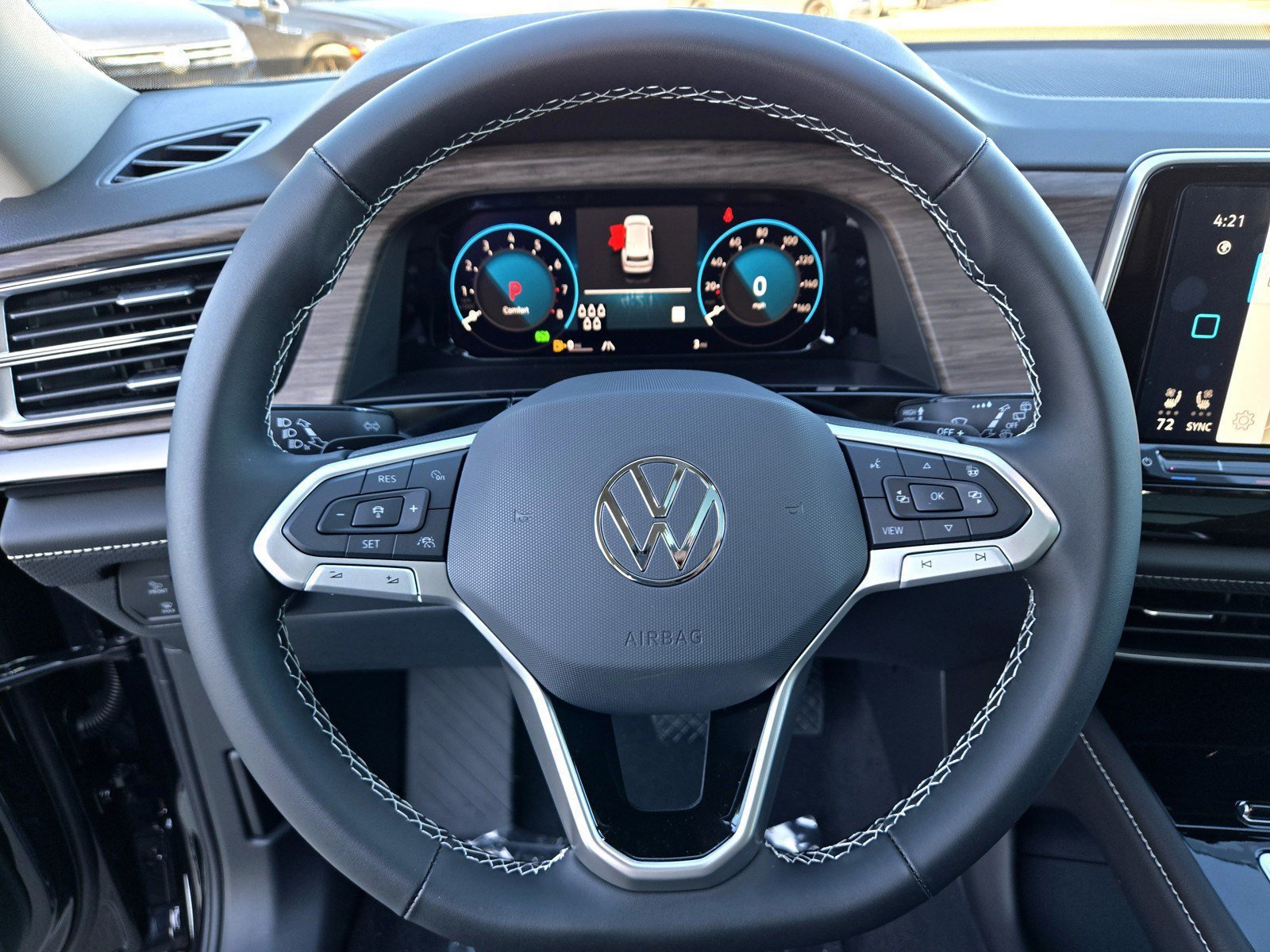 Used 2025 Volkswagen Atlas SEL AWD/4WD image 11